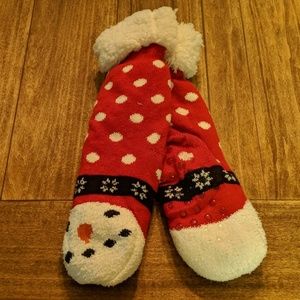 FREE w Bundle!! Fuzzy warm snowman socks!